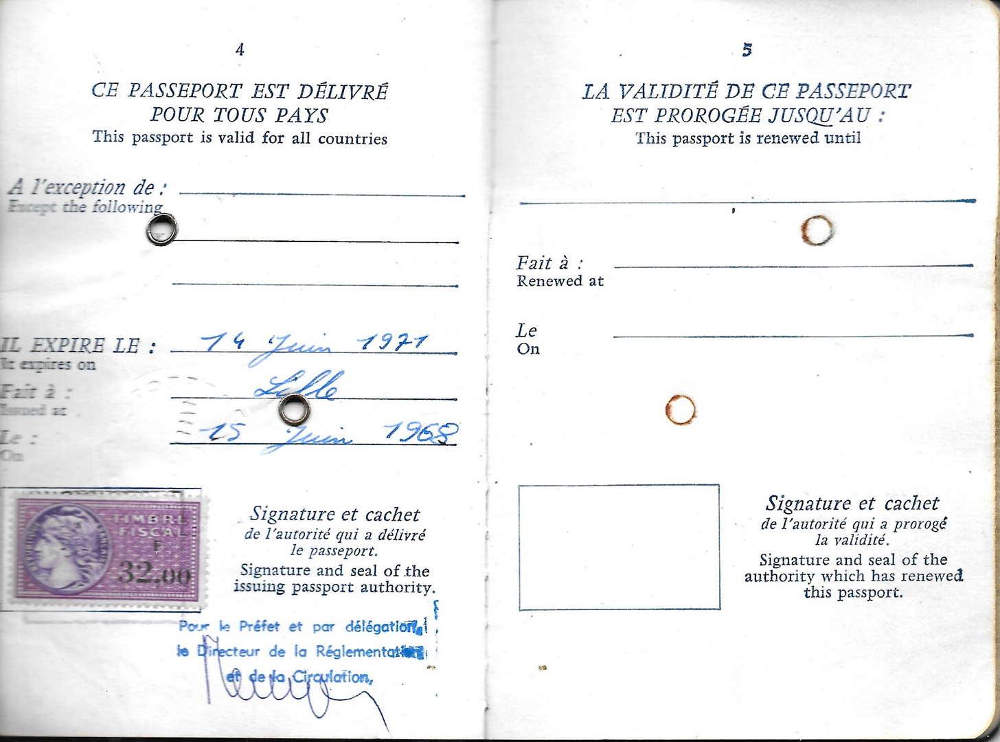 A droite : Mon passeportisa d'entrée en Irak